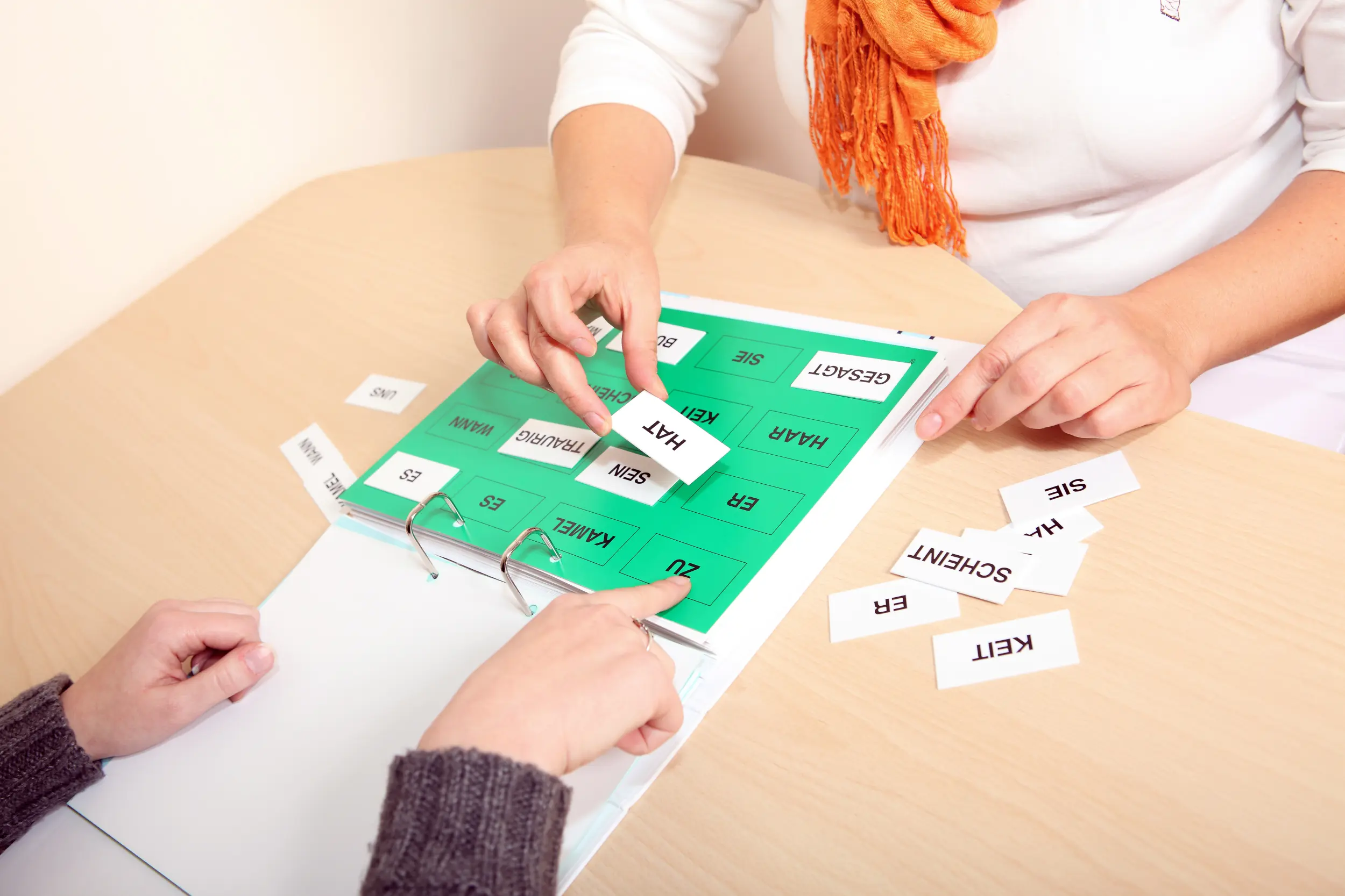 Erwachsene Frau wird therapiert